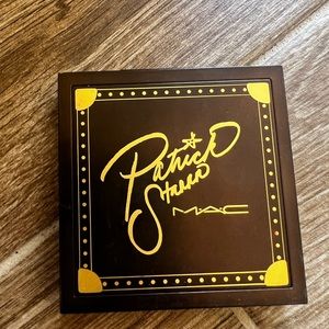 MAC eyeshadow palette